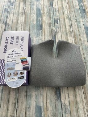 C Cushion Lab Pressure Relief Seat Cushion Memory Foam Contoured Gray NEW OPEN
